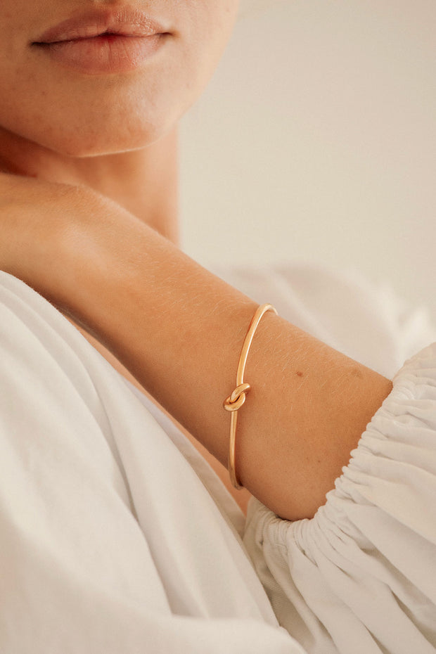 Nia Knot Bangle - Gold