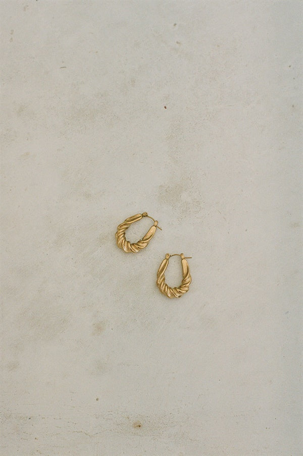 Twist Isa Hoops